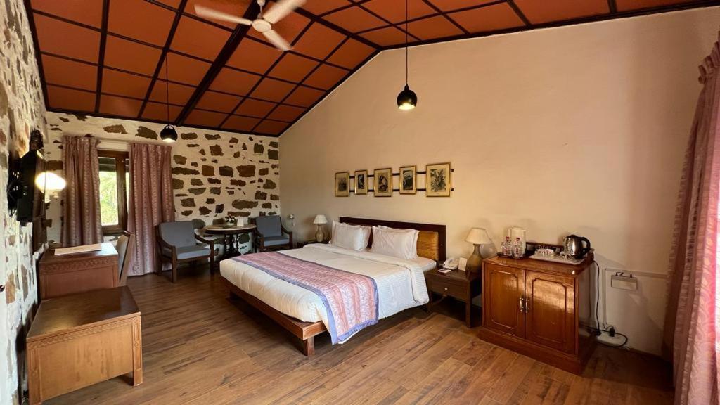 Shikarbadi Hotel - By The Lake Heritage By Hrh Group Of Hotels Udaipur Exterior foto
