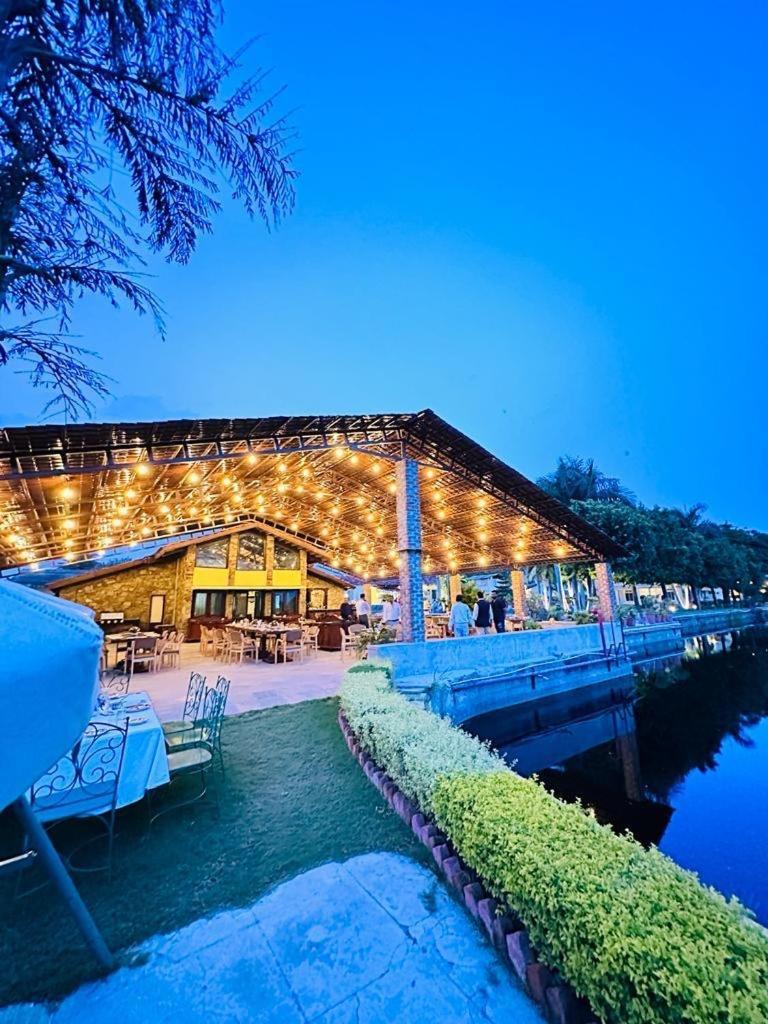 Shikarbadi Hotel - By The Lake Heritage By Hrh Group Of Hotels Udaipur Exterior foto