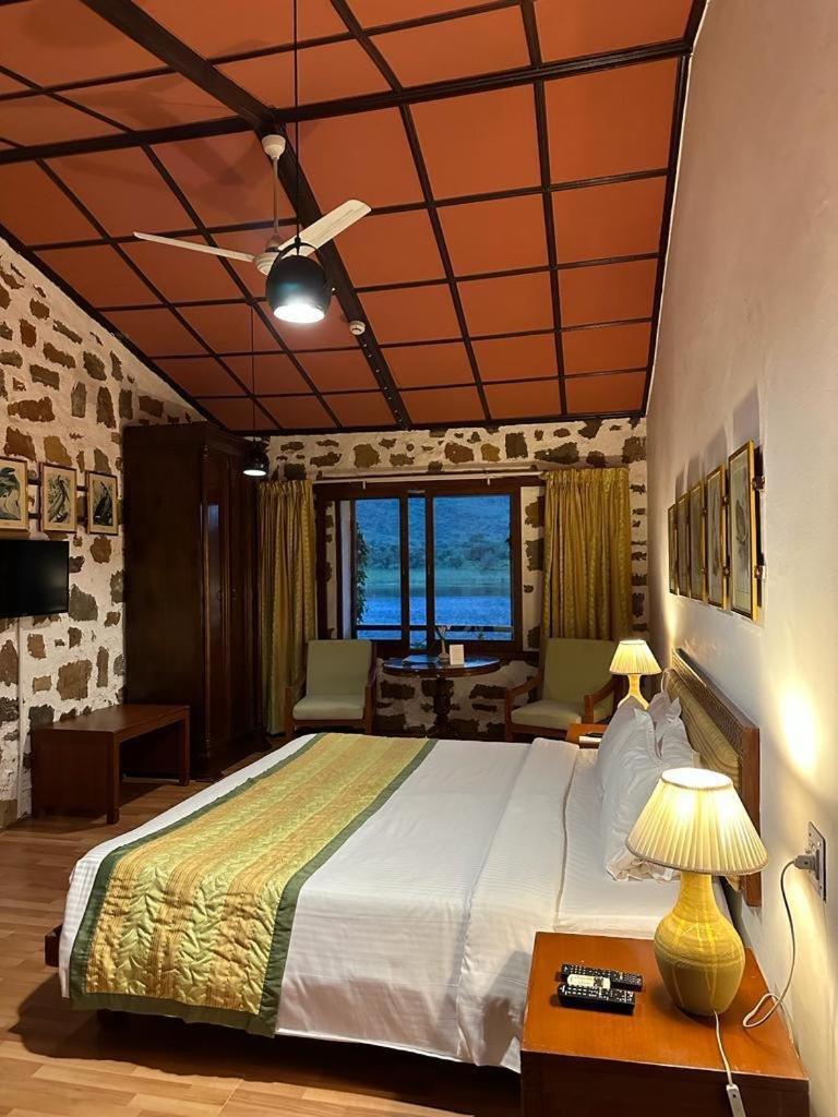 Shikarbadi Hotel - By The Lake Heritage By Hrh Group Of Hotels Udaipur Exterior foto